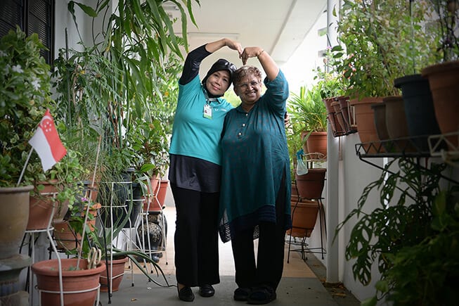 Luggage & bags, Smile, Flowerpot, Happiness, Sitting, Houseplant, Leisure