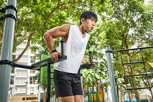 Exercise equipment, Physical fitness, Shoulder, Shorts, Muscle, Gym, Knee