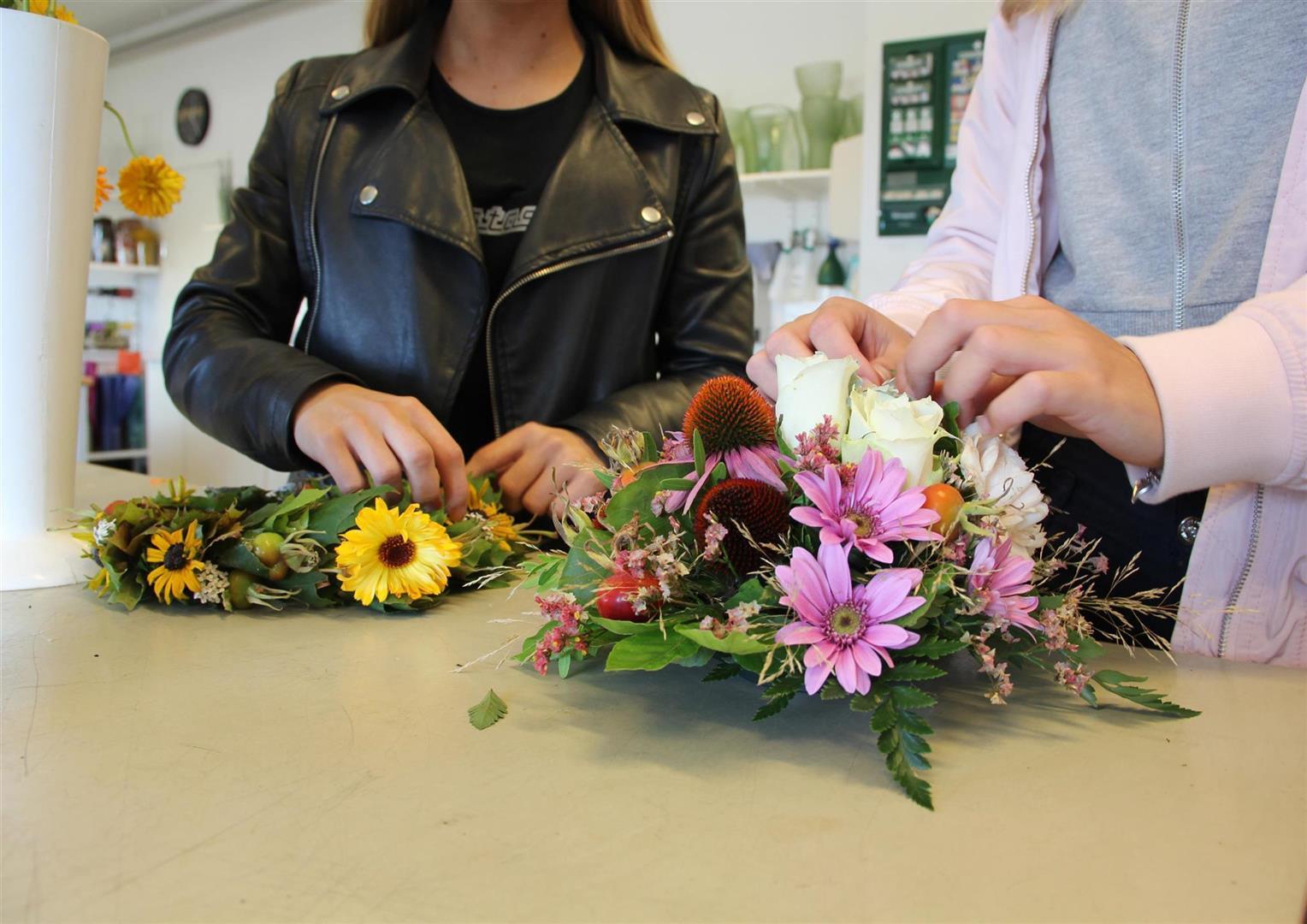 Creative arts, Flower Arranging, Plant, Petal, Sleeve, Bouquet