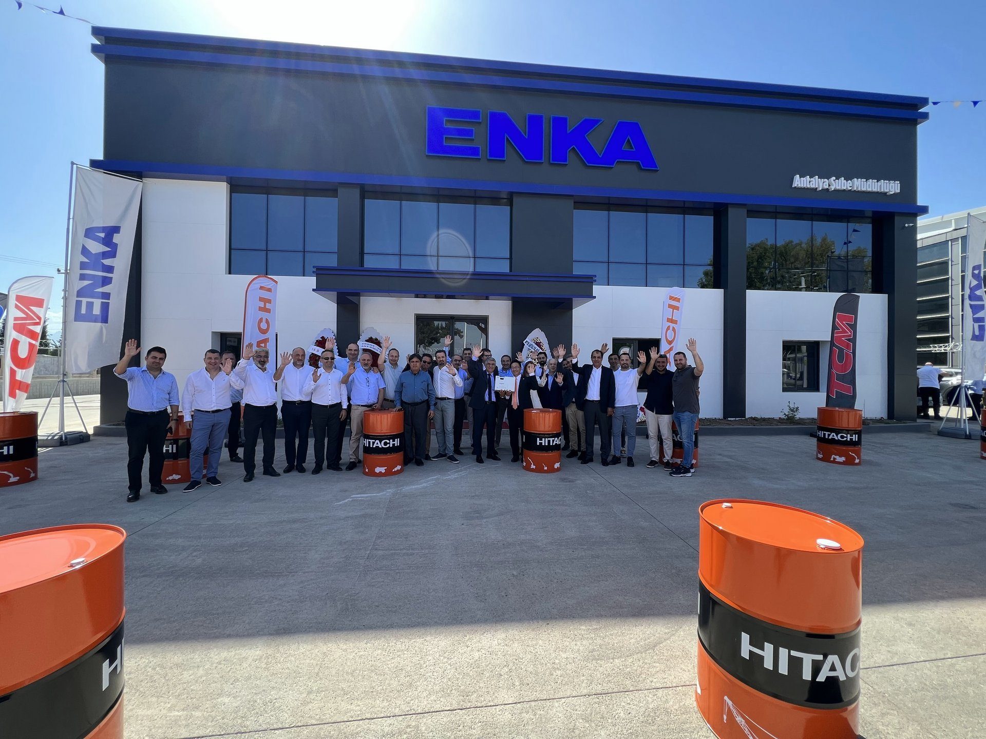 Automotive tire, Motor vehicle, Sky, Building, Window, Asphalt, Wheel