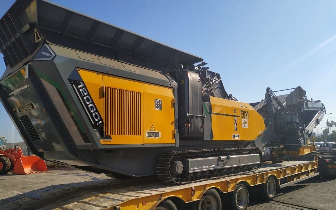 Mode of transport, Motor vehicle, Road surface, Rolling stock, Sky, Wheel, Asphalt, Locomotive