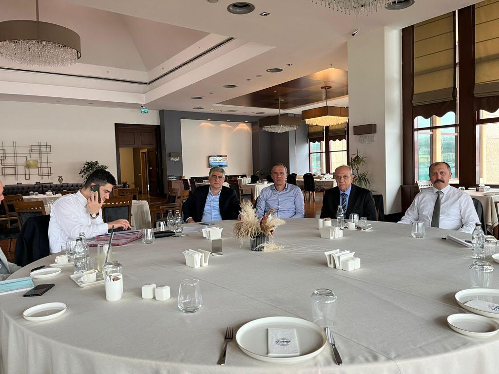 Interior design, Table, Tableware, Property, Dishware, Drinkware, Stemware, Chair, Plate