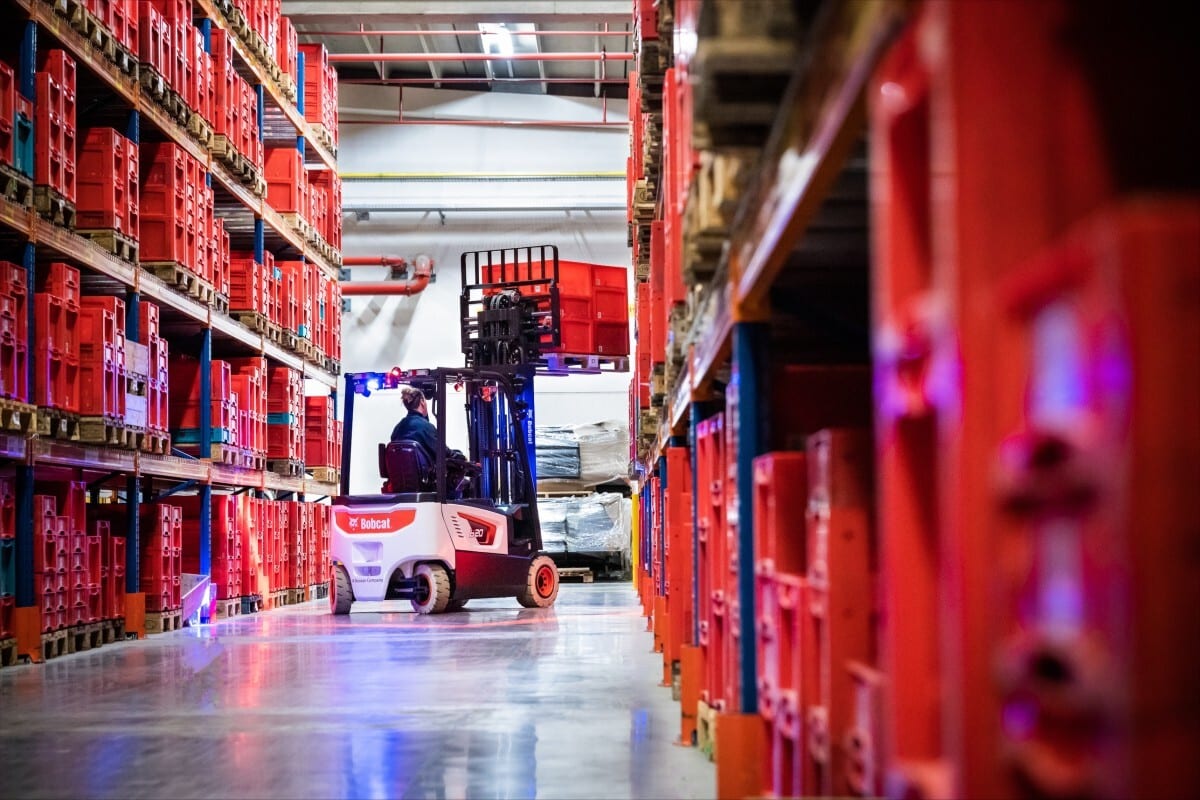 Automotive lighting, Motor vehicle, Tire, Wheel, Building, Bus, Line