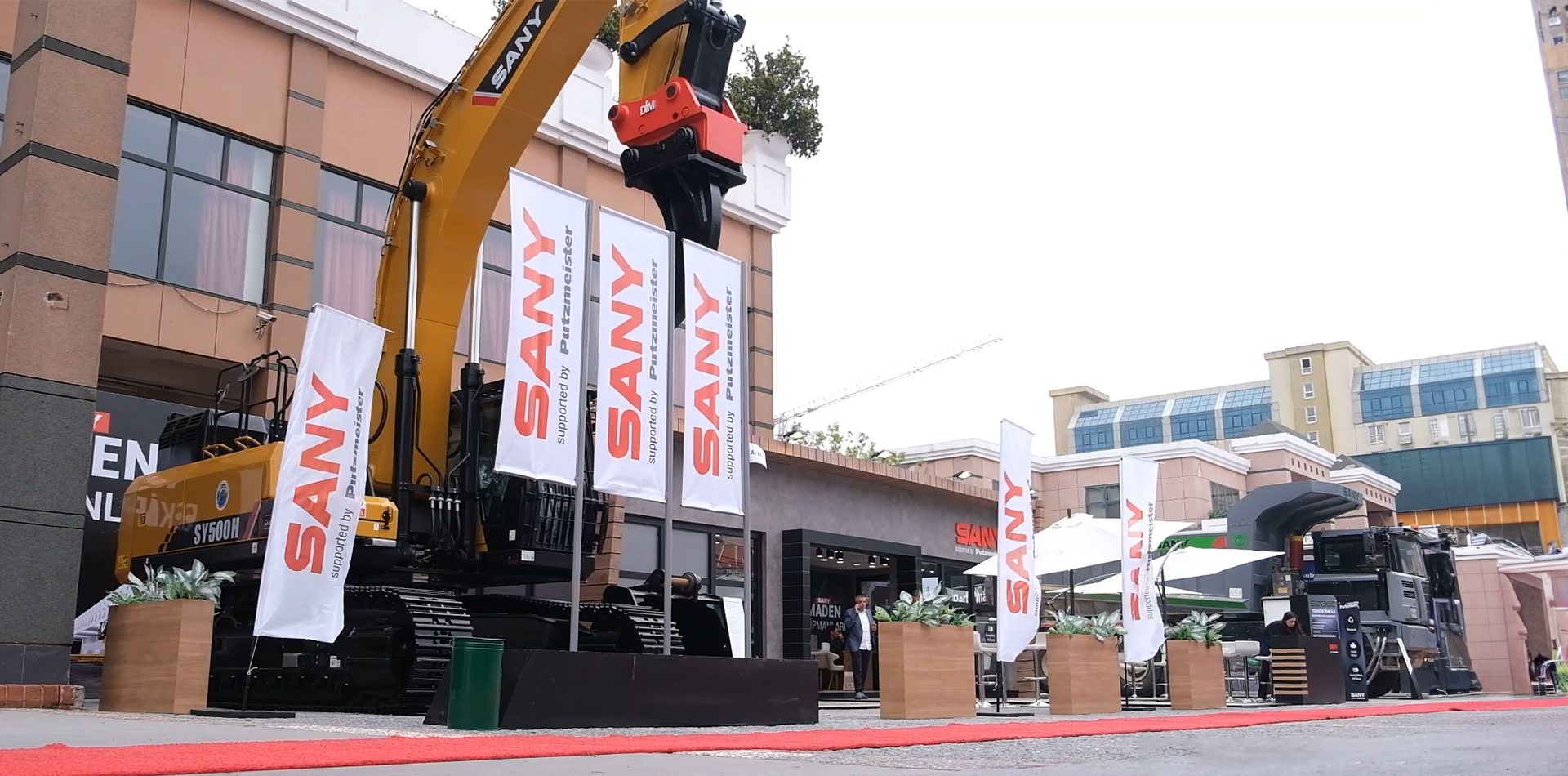 Plant, Sky, Window, Building