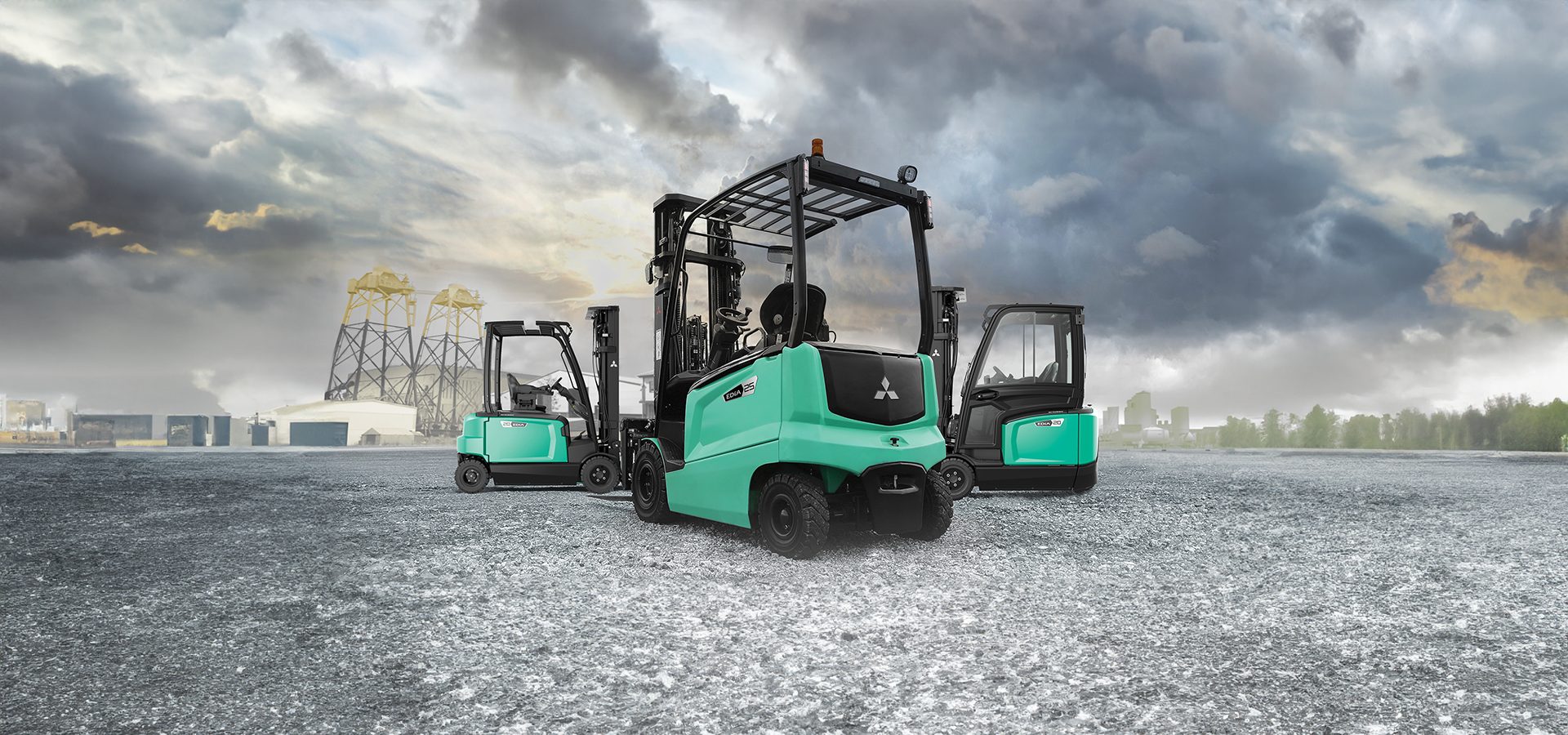 Land vehicle, Automotive tire, Forklift truck, Cloud, Wheel, Sky, Asphalt