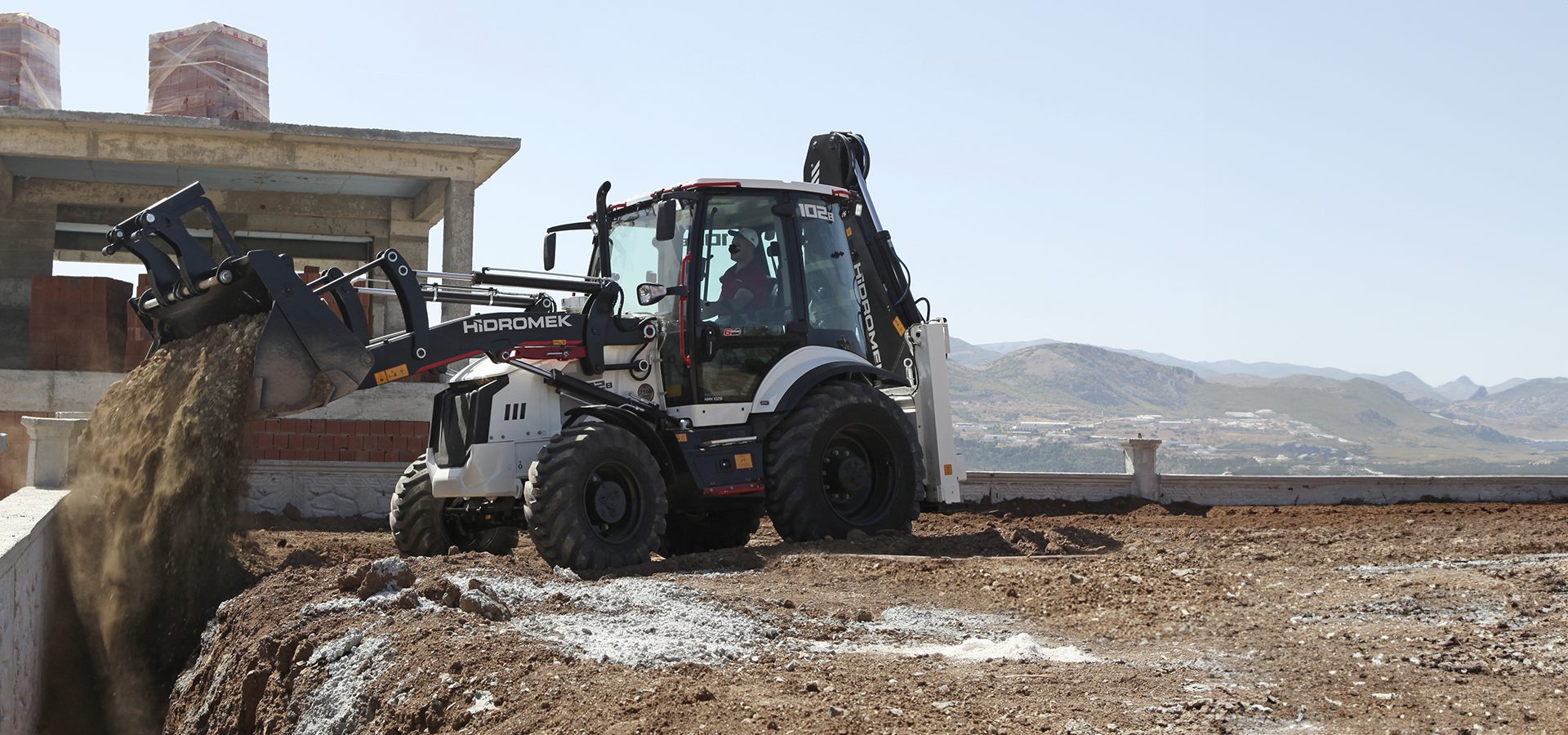 Land vehicle, Automotive tire, Sky, Wheel