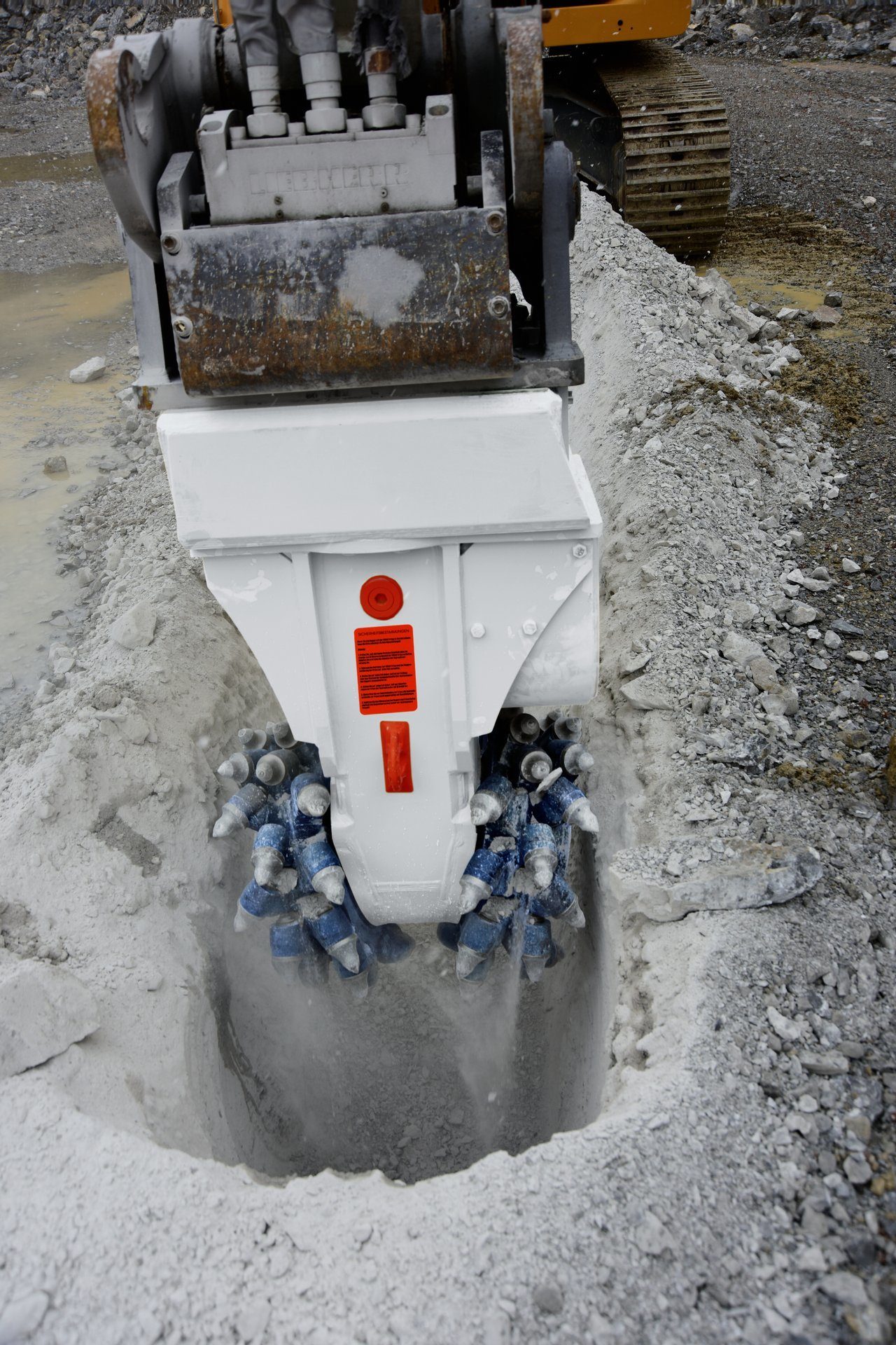 Automotive tire, Road surface, Motor vehicle, Asphalt