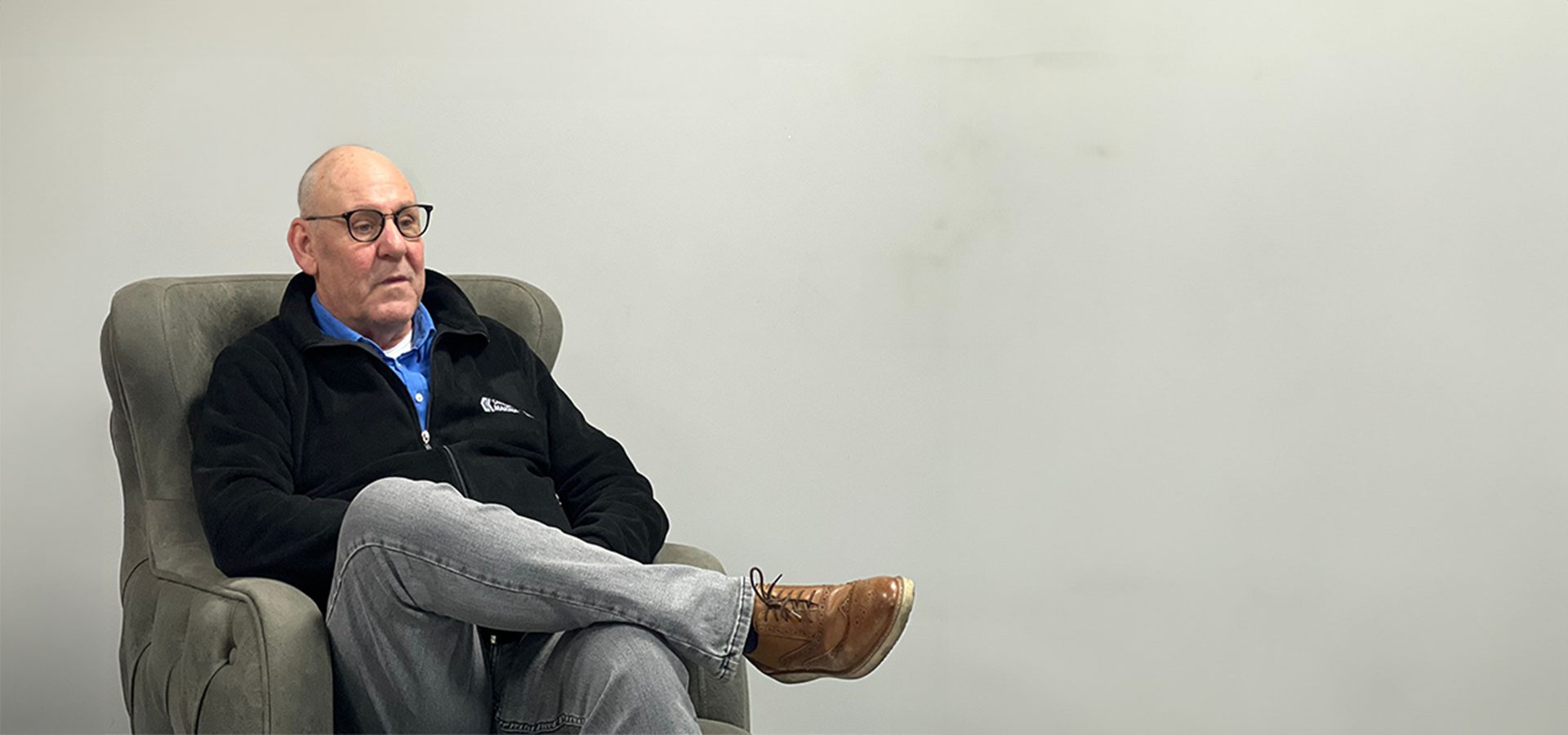 Flash photography, Glasses, Arm, Gesture