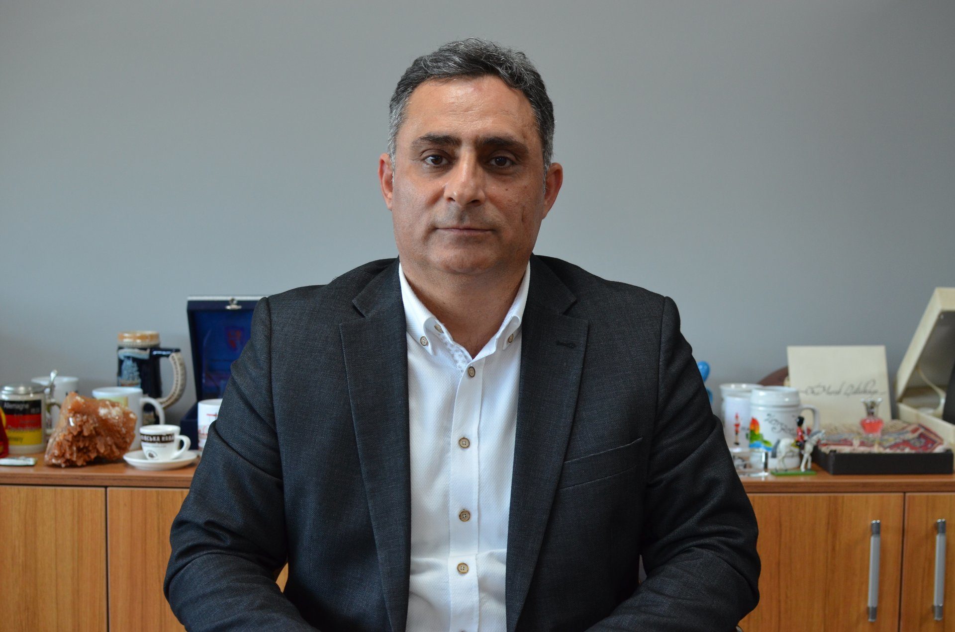 Dress shirt, Sleeve, Coat, Collar