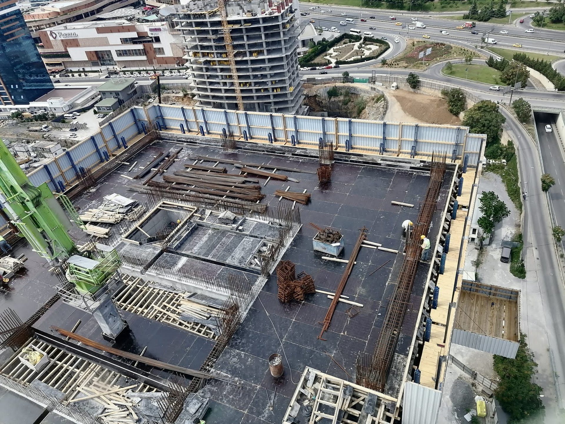 Urban design, Road surface, Residential area, Building, Infrastructure, Plant, Thoroughfare, Tree