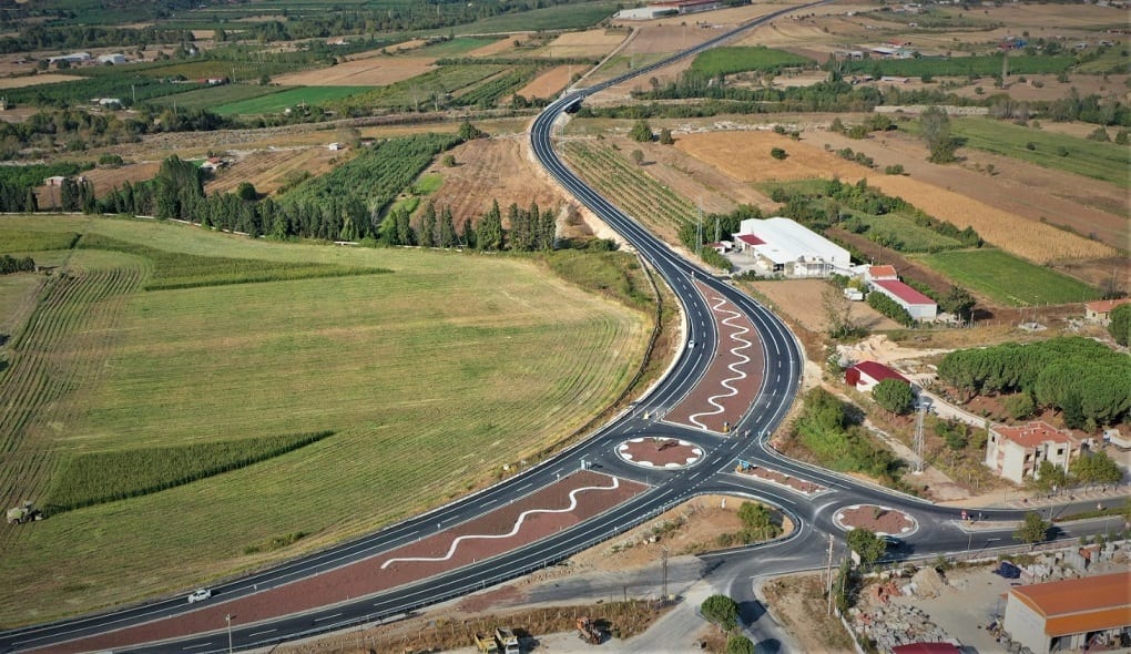 Road surface, Land lot, Natural landscape, Urban design, Ecoregion, Nature, Infrastructure, Asphalt, Thoroughfare