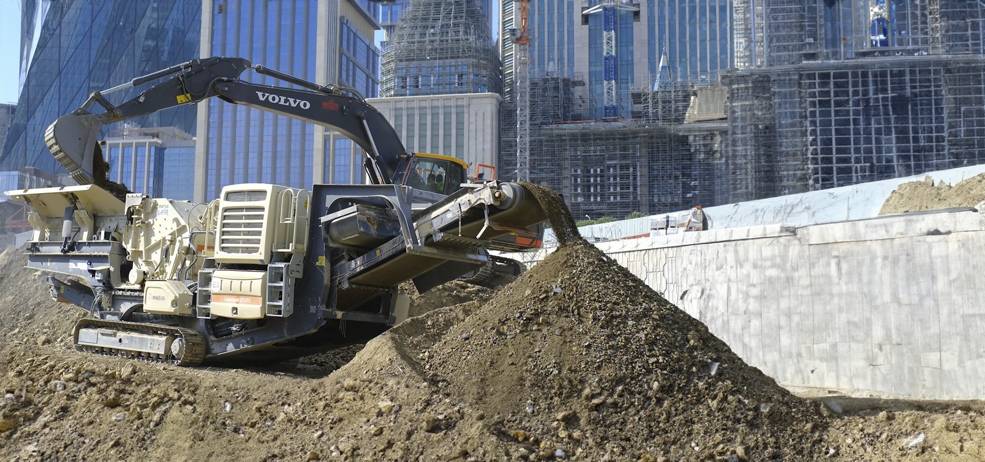 Automotive tire, Building, Vehicle, Skyscraper, Asphalt, Truck, Bulldozer