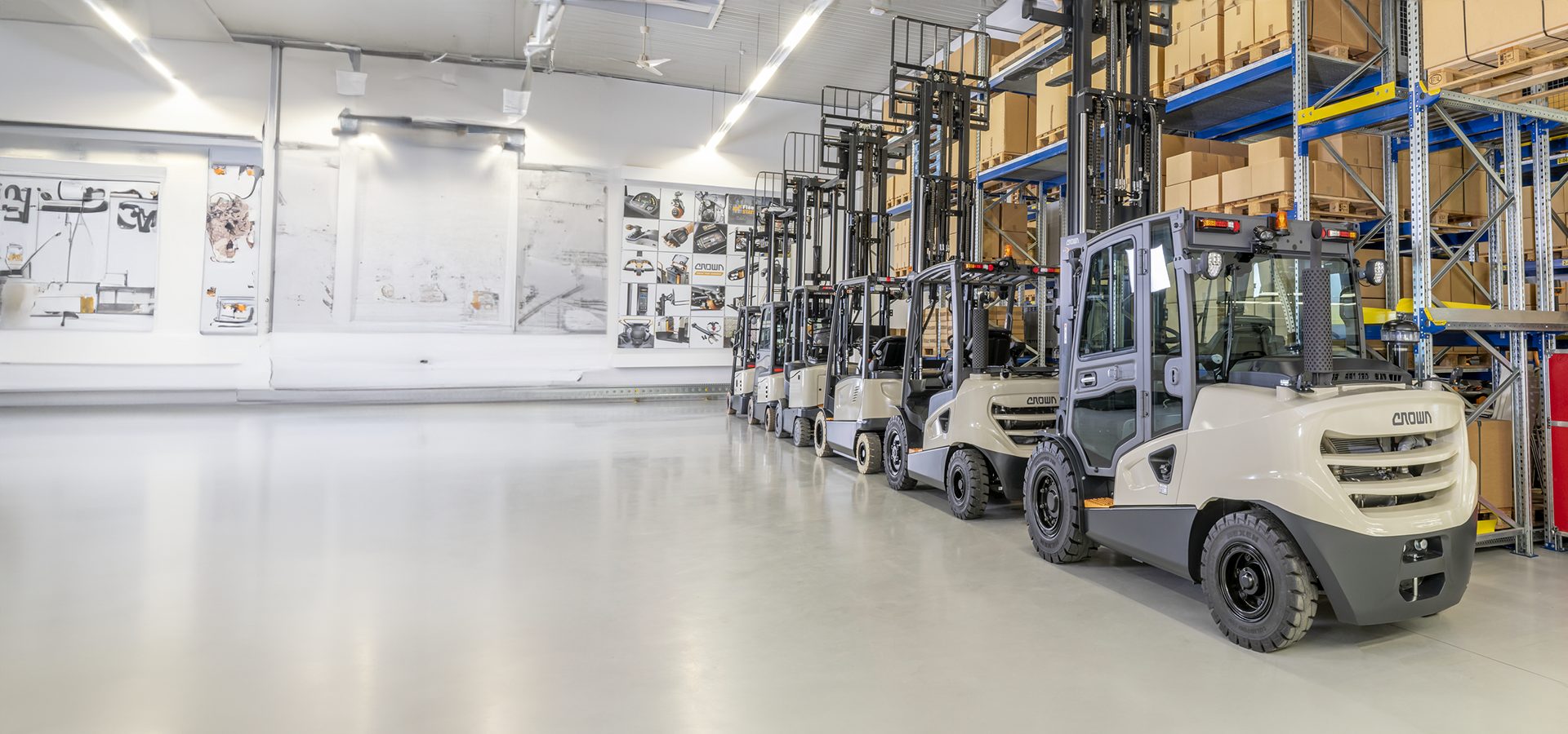 Automotive tire, Motor vehicle, Wheel, Floor, Car, Building