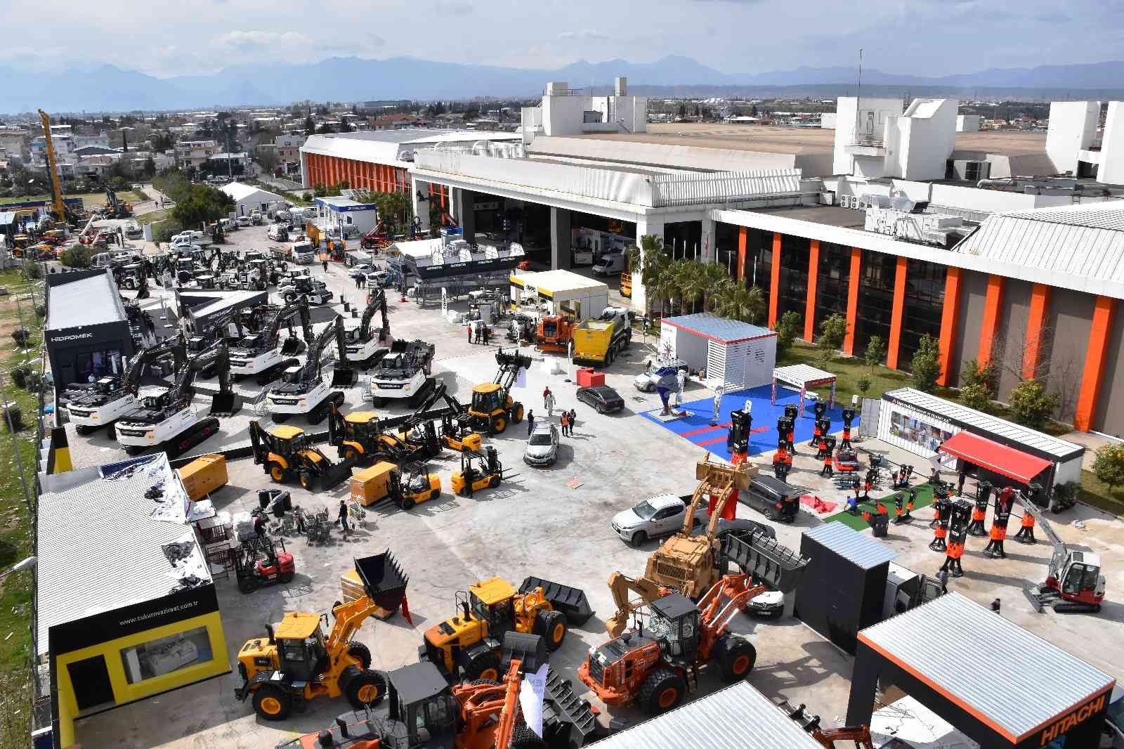 Urban design, Motor vehicle, Sky, Table, Building, Cloud