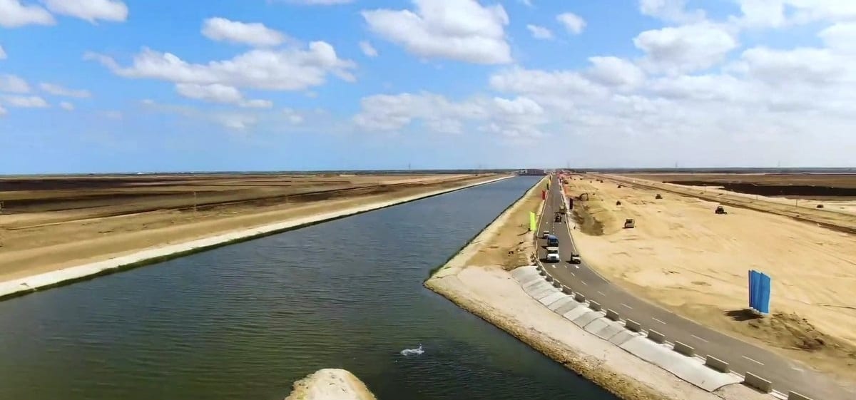 Fluvial landforms of streams, Body of water, Natural landscape, Cloud, Sky, Thoroughfare, Bank, Plain