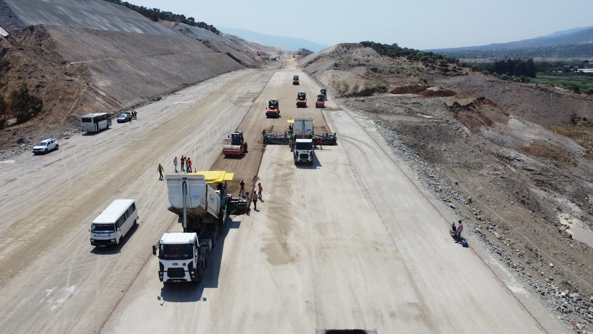 Road surface, Car, Wheel, Tire, Vehicle, Sky, Infrastructure, Truck, Asphalt, Mountain
