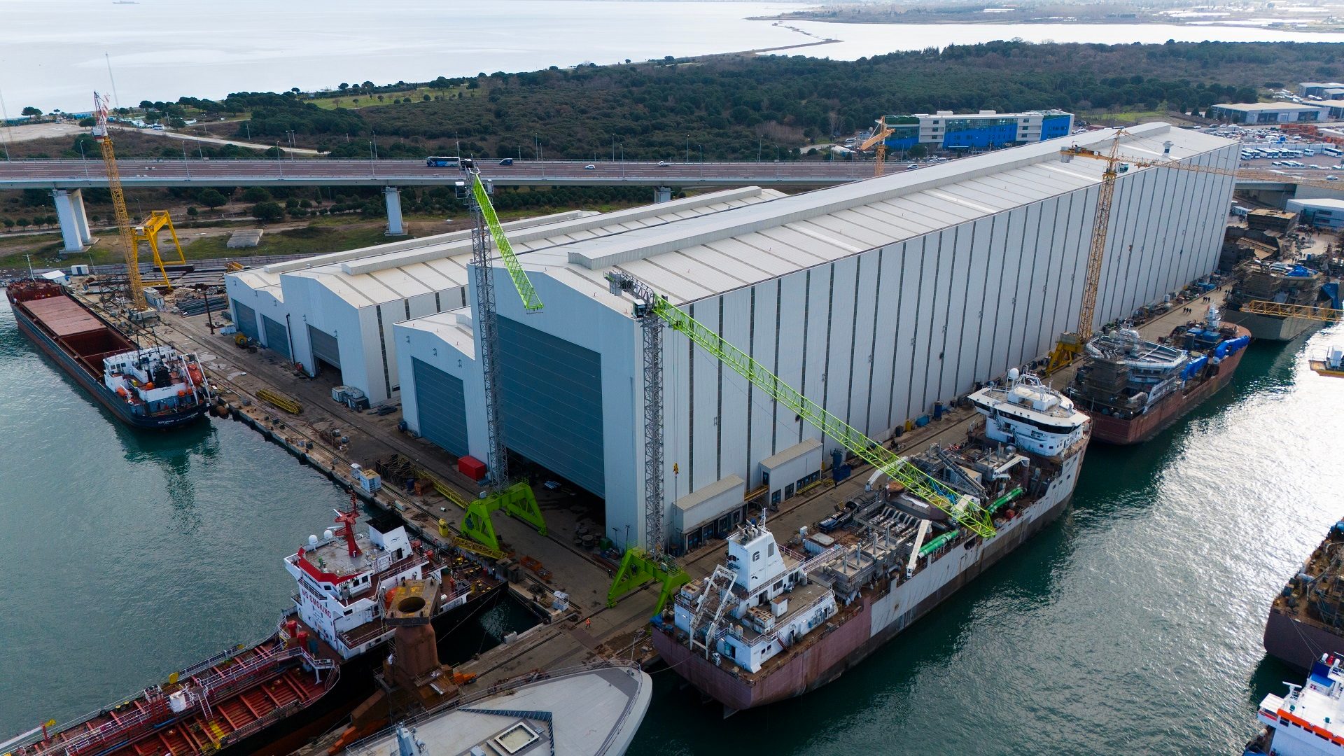 Mode of transport, Naval architecture, Shipping container, Water, Boat, Vehicle, Watercraft, Infrastructure, Sky