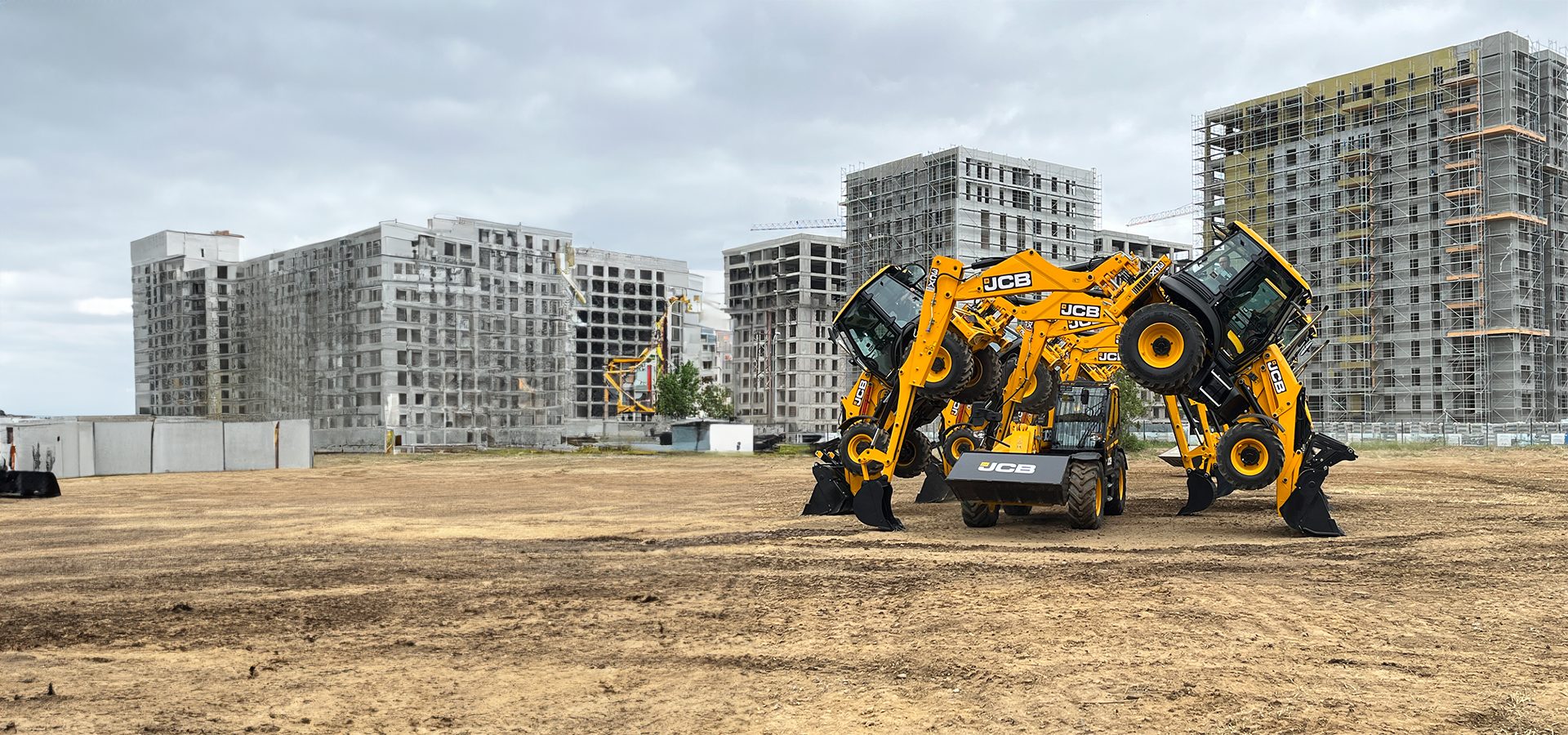 Automotive tire, Motor vehicle, Cloud, Building, Sky, Wheel, Asphalt, Rolling