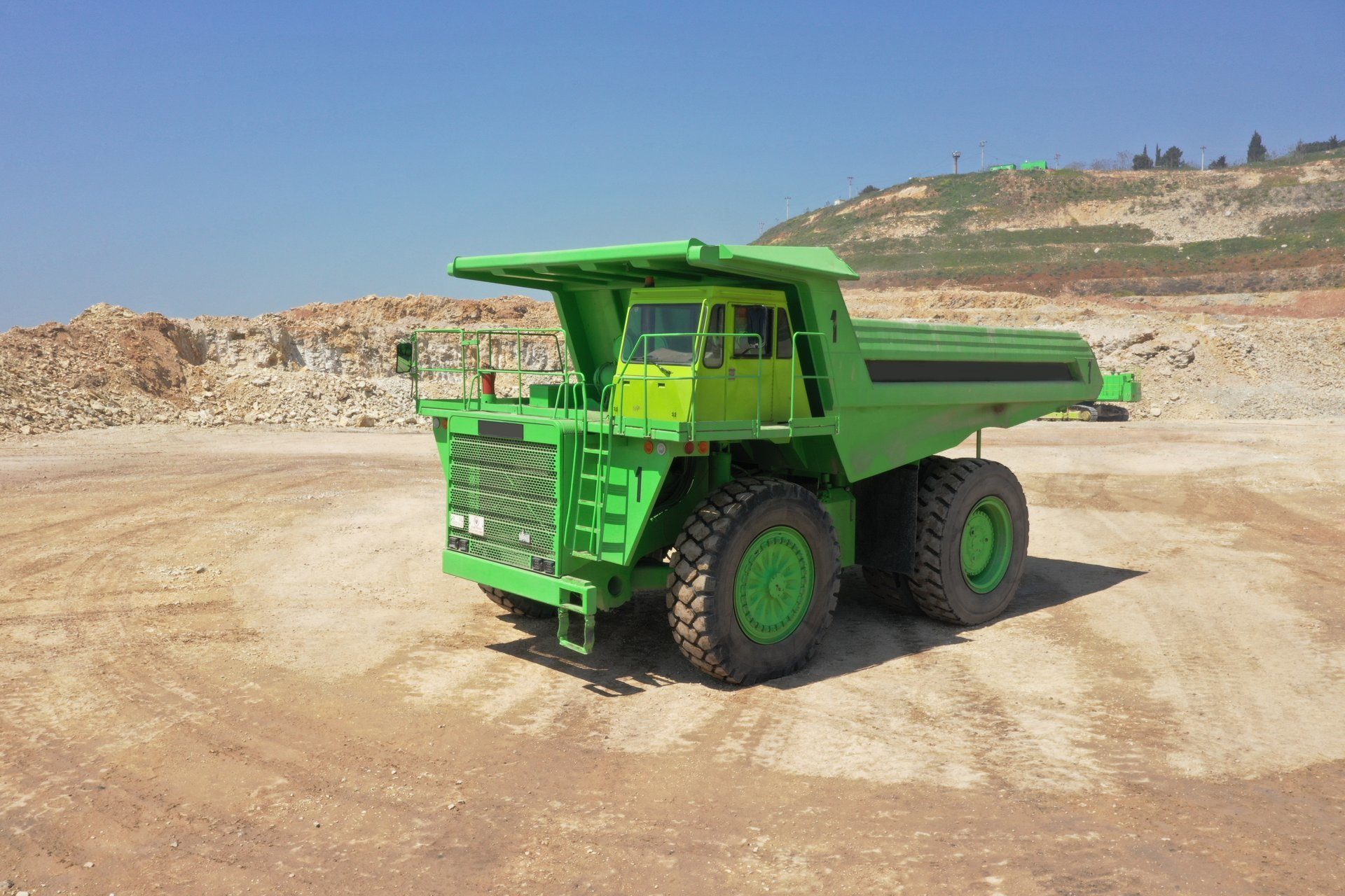 Automotive tire, Motor vehicle, Agricultural machinery, Wheel, Sky, Tread, Harvester, Tractor