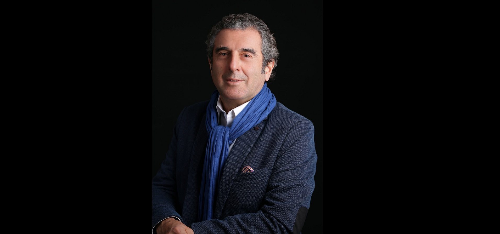 Dress shirt, Flash photography, Sleeve, Gesture, Smile, Collar