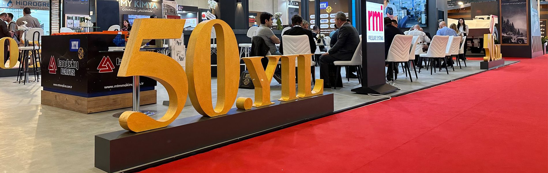 Automotive design, Trousers, Outerwear, Shoe, Flooring