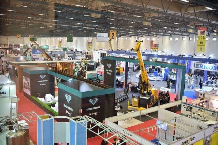 Motor vehicle, Automotive tire, Wheel, Hood