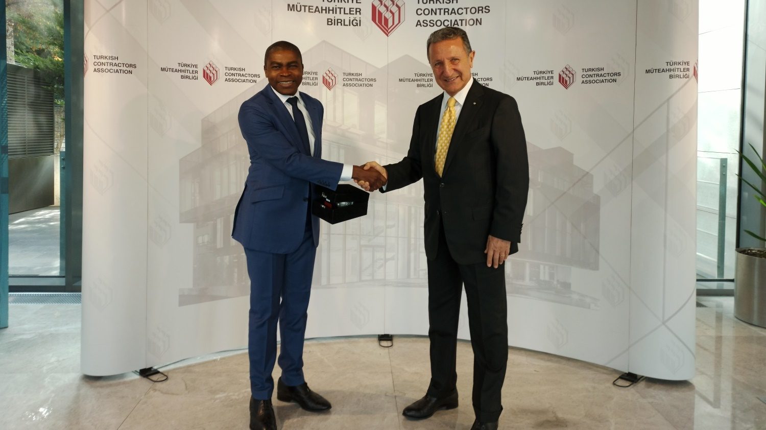 Suit trousers, Smile, Gesture, World, Collar