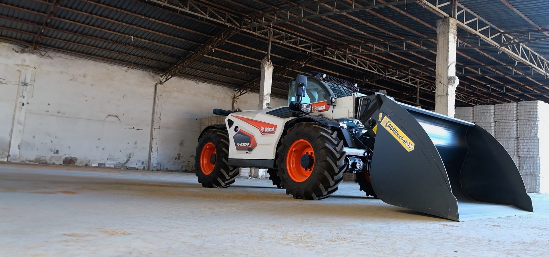 Automotive tire, Motor vehicle, Synthetic rubber, Wheel, Tread, Rolling, Fender