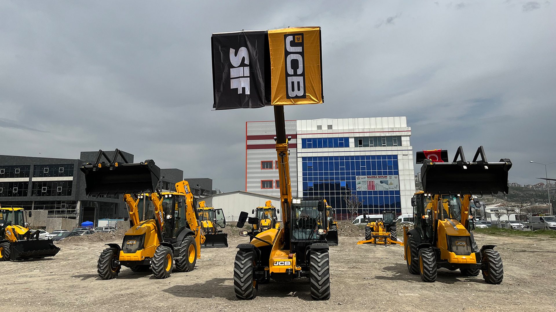 Automotive tire, Motor vehicle, Synthetic rubber, Wheel, Sky, Cloud, Tread