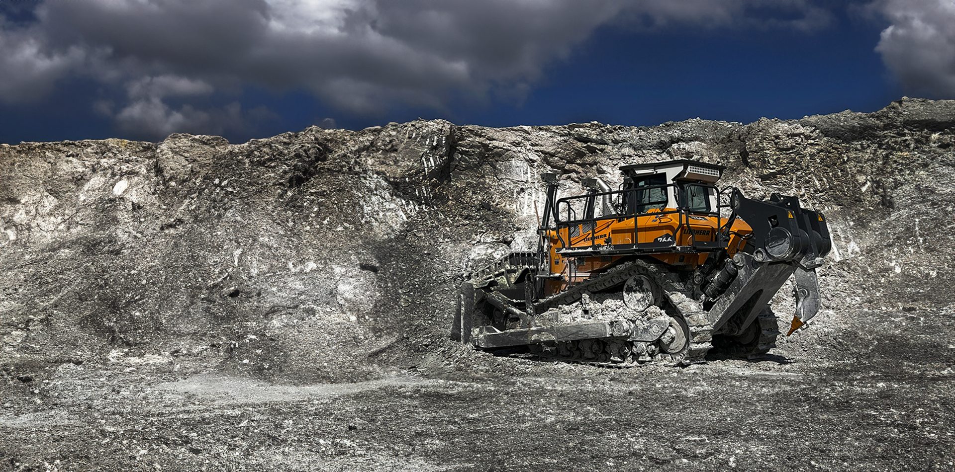 Automotive tire, Motor vehicle, Cloud, Sky, Wheel, Mountain, Asphalt, Bedrock