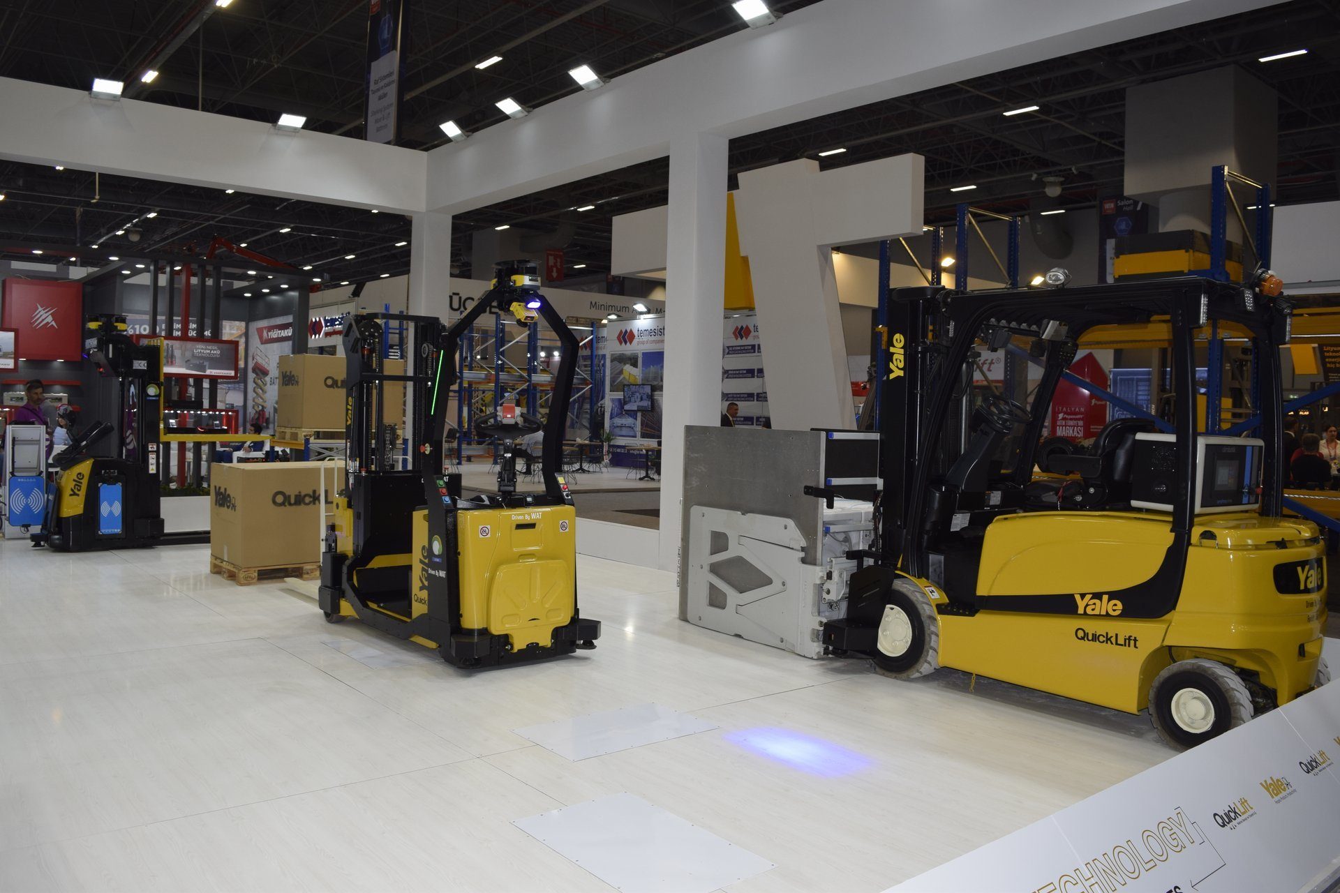 Forklift truck, Automotive design, Motor vehicle, Tire, Wheel, Car, Yellow