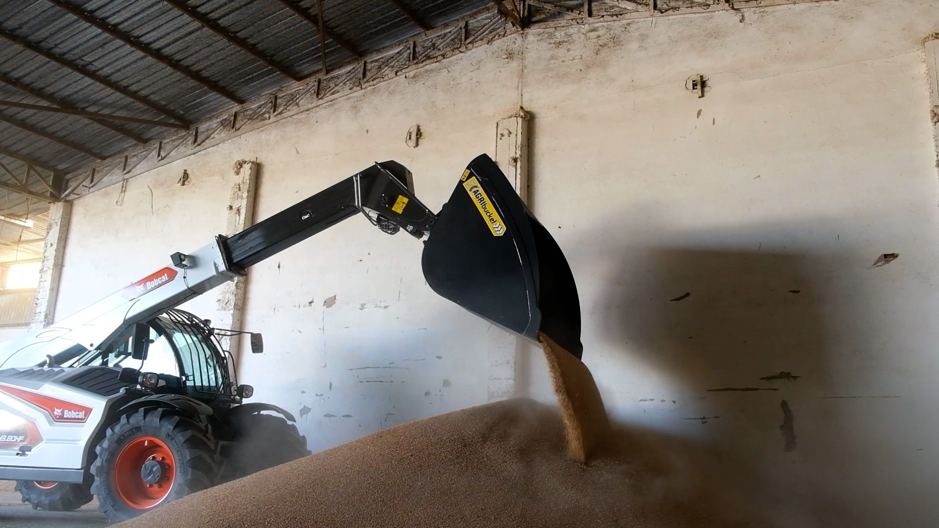 Automotive tire, Motor vehicle, Bumper, Wheel, Rolling, Tread