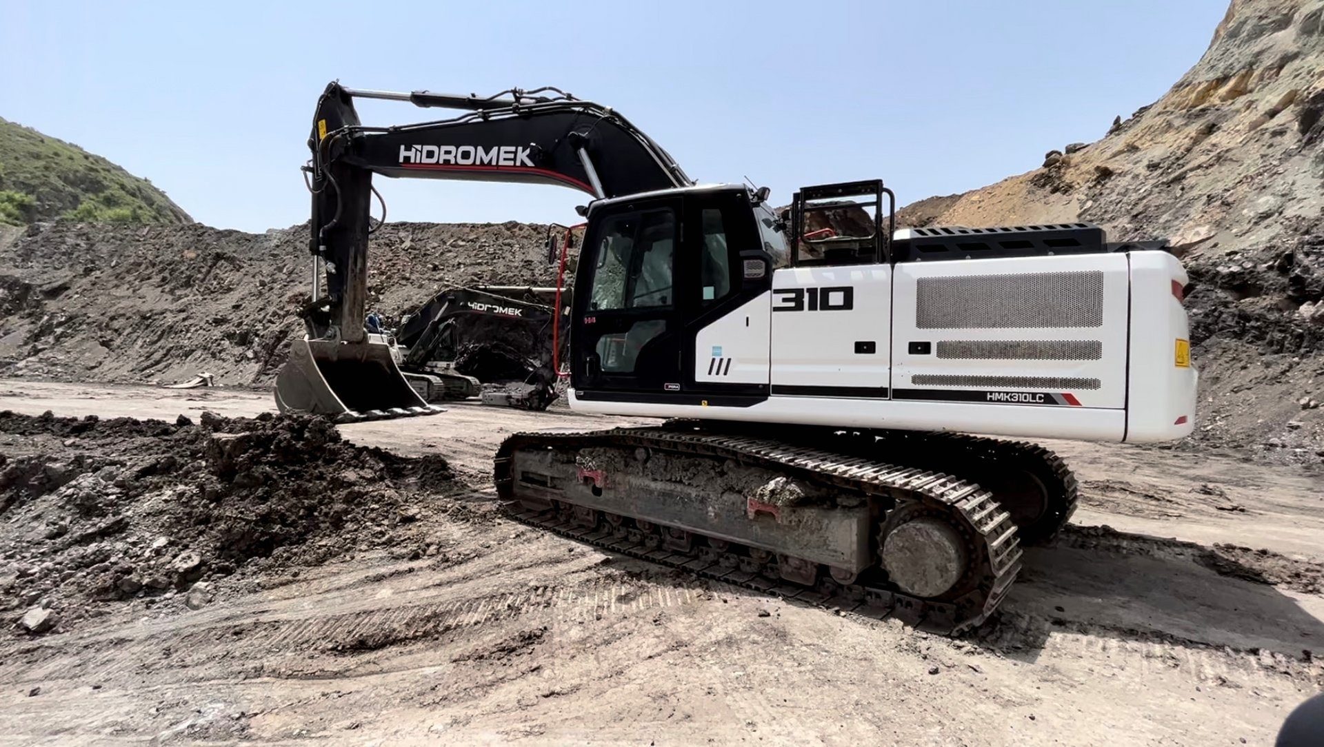 Mode of transport, Automotive tire, Vehicle, Sky, Slope