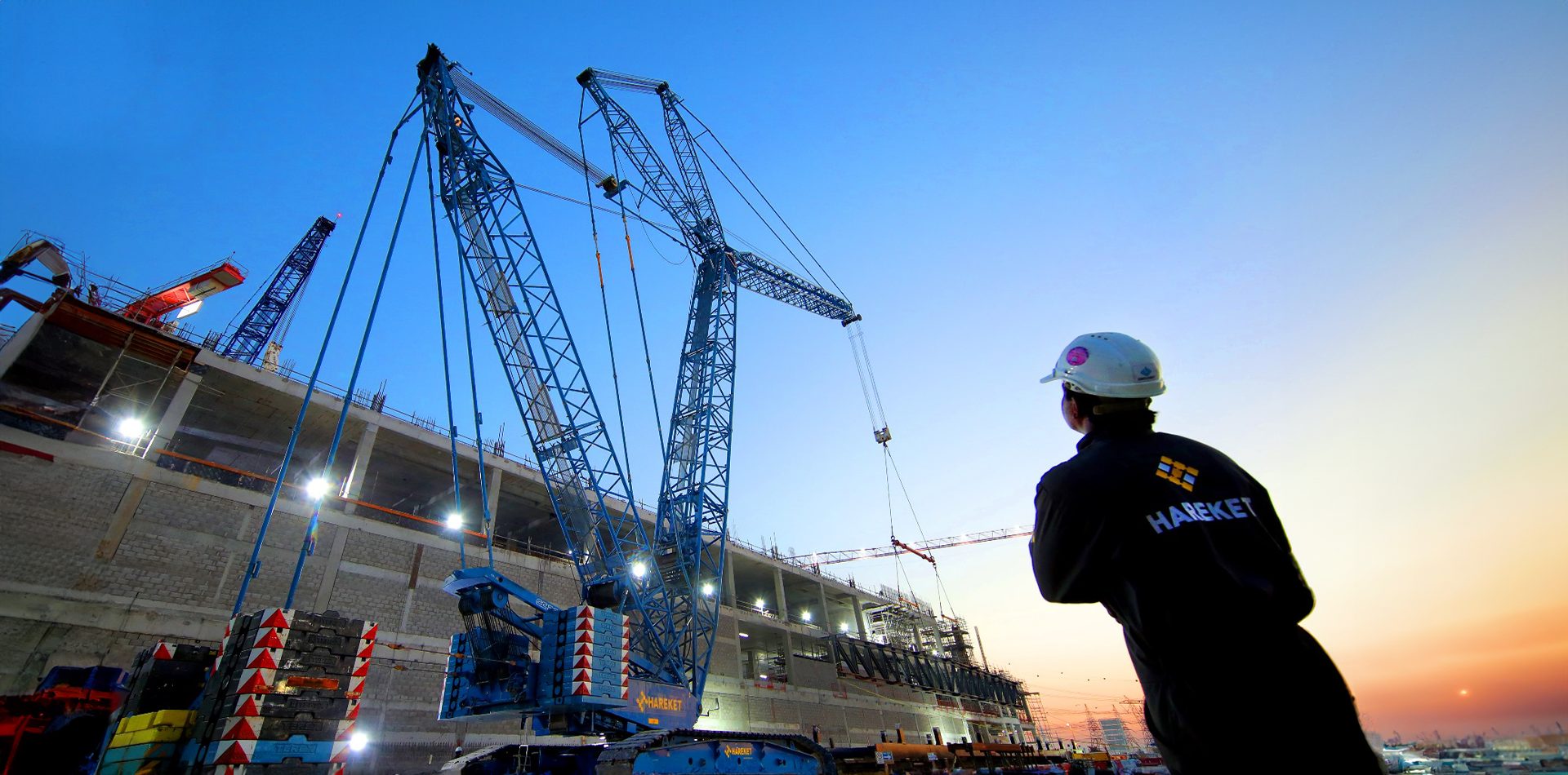 Sky, Electricity, Workwear, Vehicle