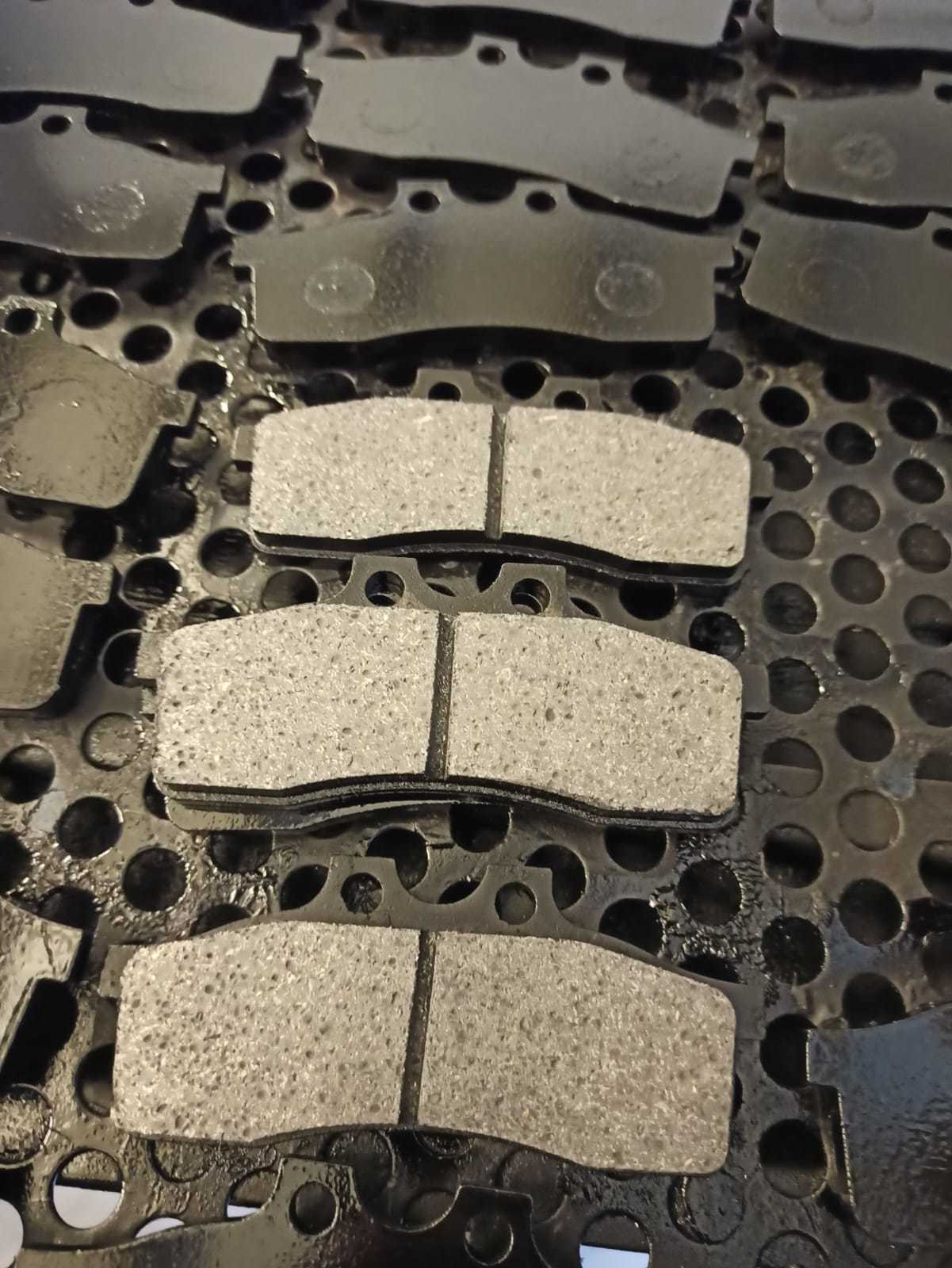 Automotive tire, Motor vehicle, Hood, Black, Grey, Line, Tread