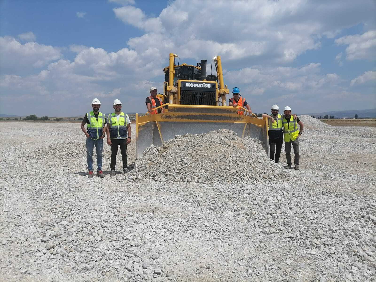 Hard hat, Road surface, Tire, Cloud, Sky, Wheel, Vehicle, Asphalt, Slope