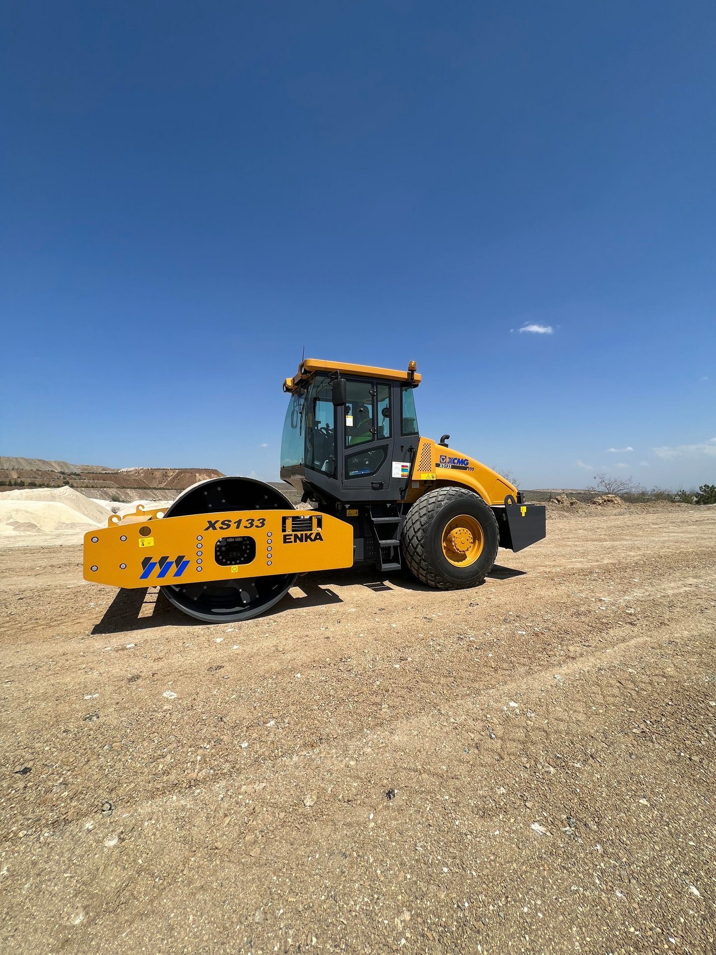 Automotive tire, Motor vehicle, Road surface, Sky, Wheel, Tread, Asphalt, Rolling
