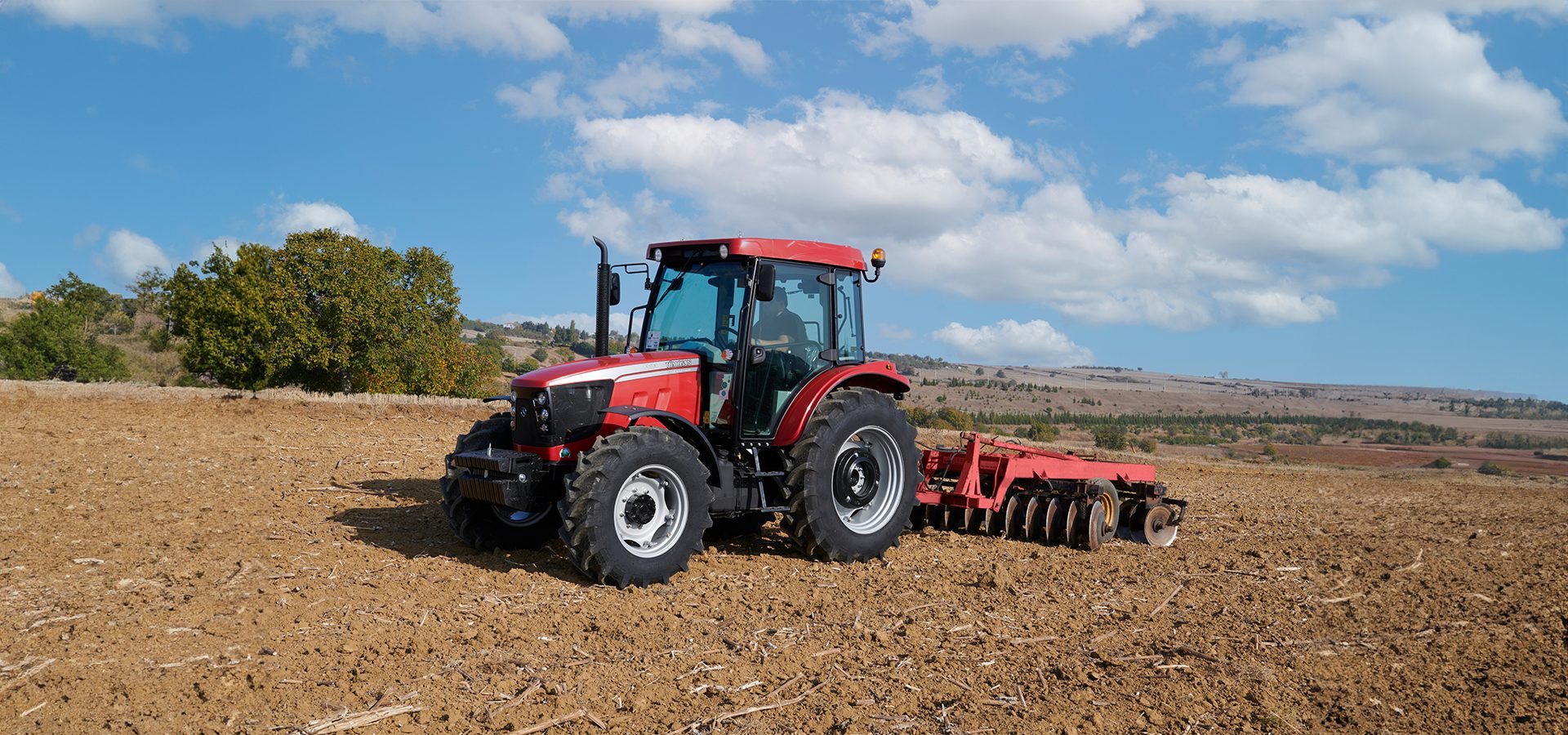 Automotive tire, Agricultural machinery, Motor vehicle, Sky, Wheel, Cloud, Tractor, Tread