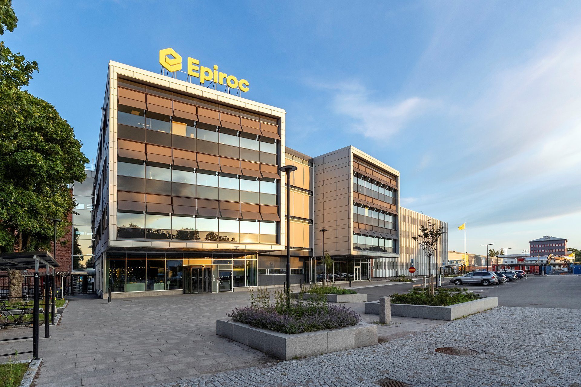 Urban design, Sky, Plant, Building, Cloud, Architecture, Condominium