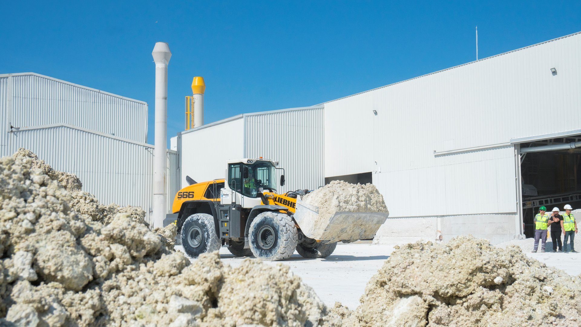 Automotive tire, Wheel, Sky, Vehicle, Truck, Asphalt, Wood