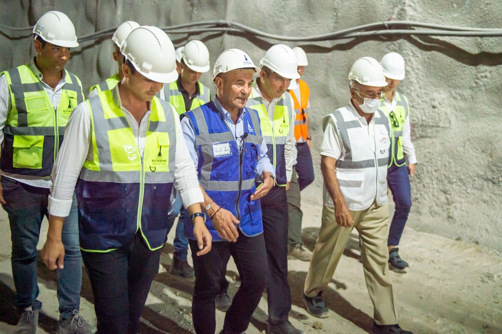 Hard hat, Construction worker, High-visibility clothing, Trousers, Helmet, Workwear, Engineer, Sleeve, Headgear, Tradesman