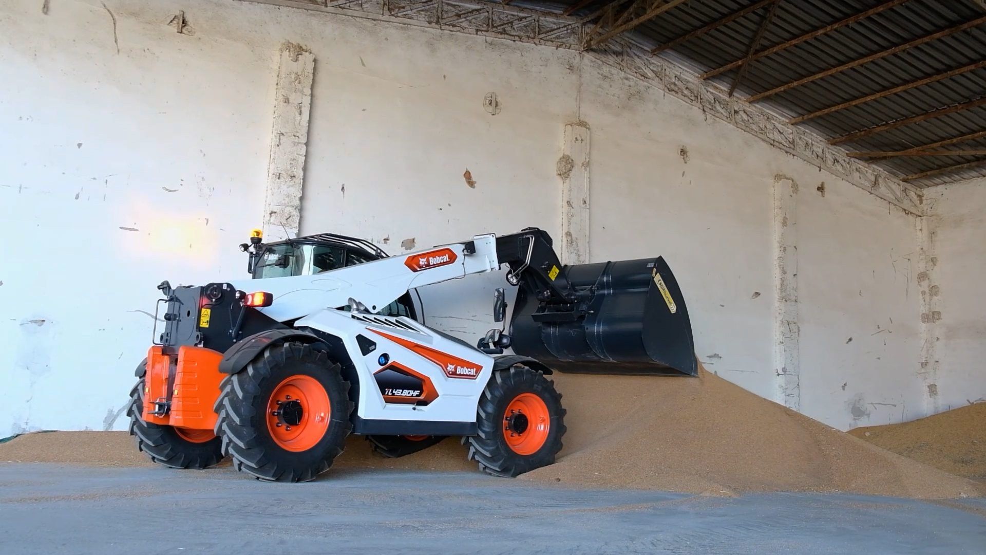 Automotive tire, Motor vehicle, Alloy wheel, Tread, Car, Rolling