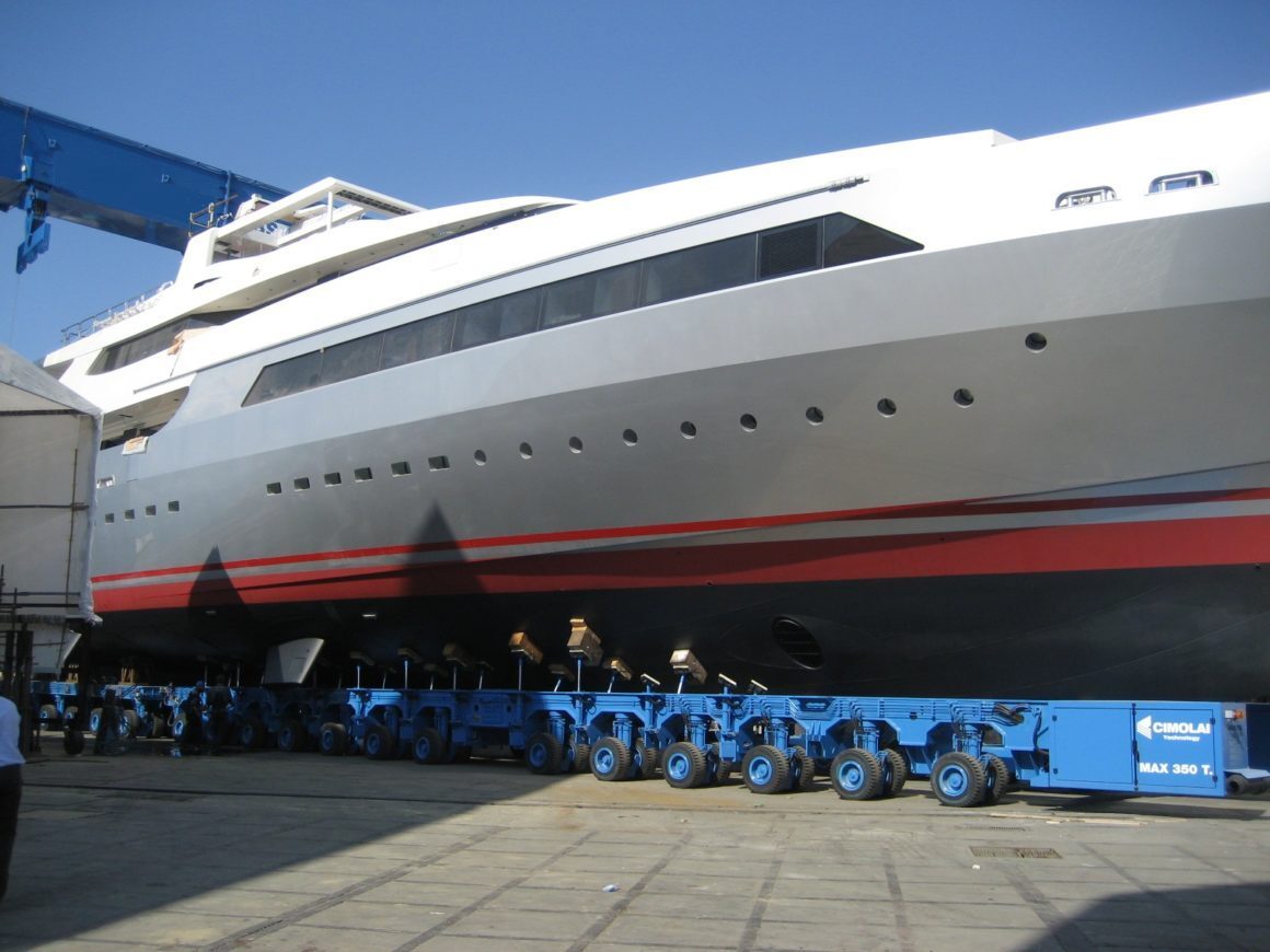 Naval architecture, Cruise ship, Sky, Watercraft, Boat, Wheel