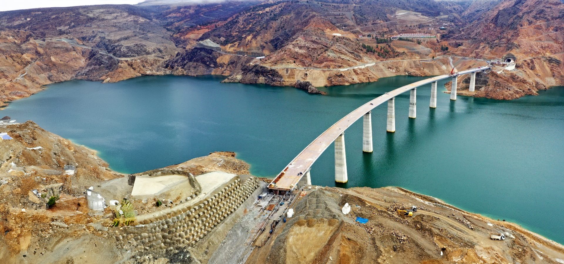 Water resources, Sky, Mountain, Nature, Azure, Infrastructure, Lake, Landscape, Waterway