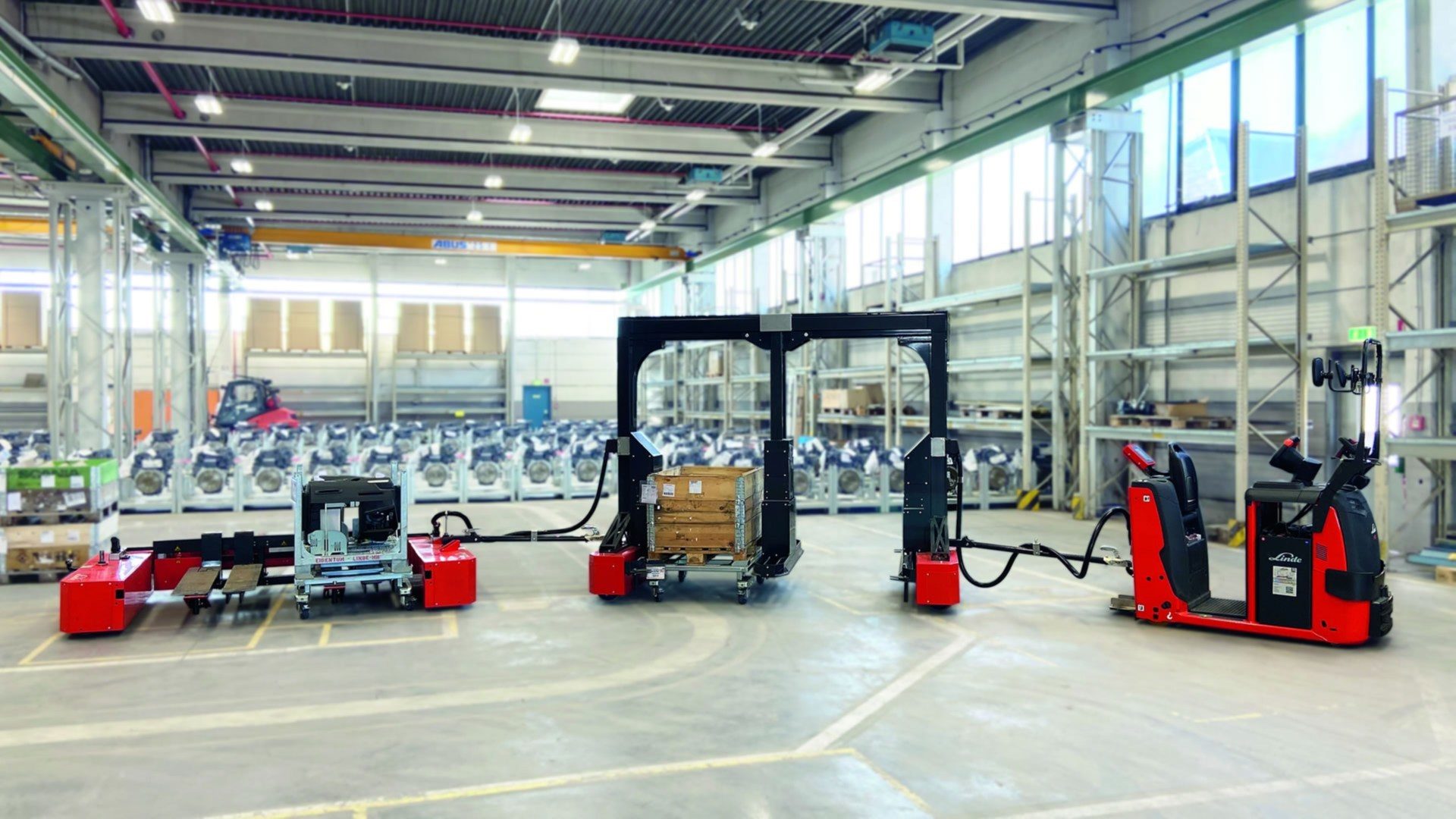 Linde Mh Lojistik Trenleri Depoda Çalışıyor