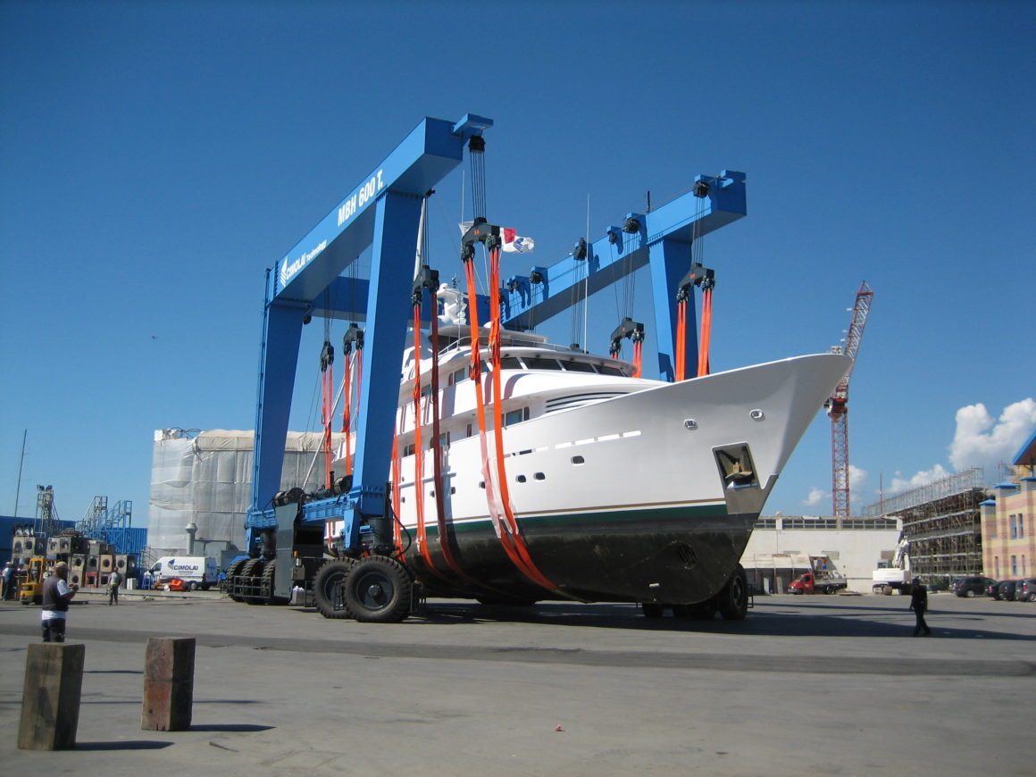 Naval architecture, Automotive tire, Sky, Wheel, Asphalt