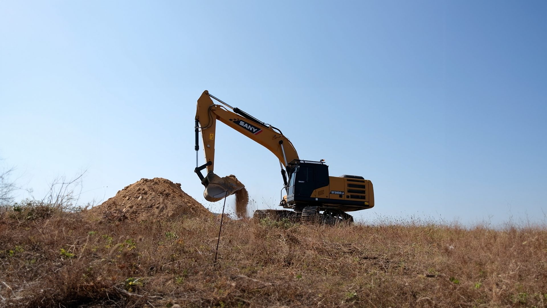 Land vehicle, Sky, Bulldozer, Grass
