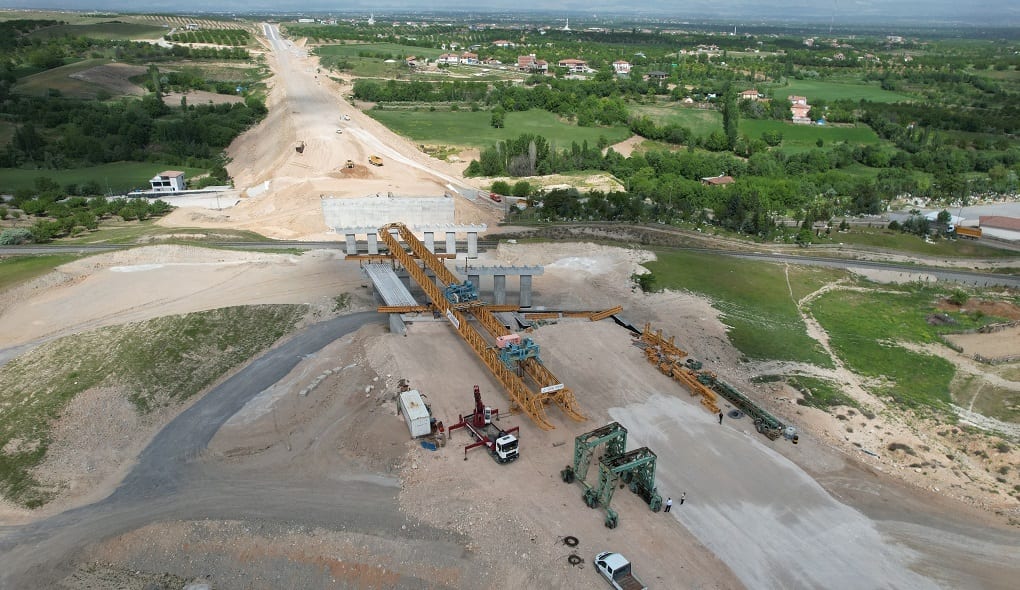 Water resources, Land lot, Urban design, Thoroughfare, Sky, Slope, Tree