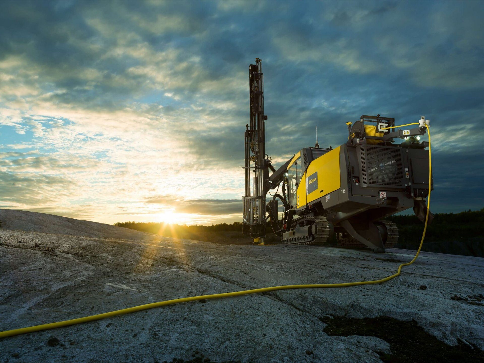 Road surface, Automotive lighting, Cloud, Sky, Asphalt, Rolling