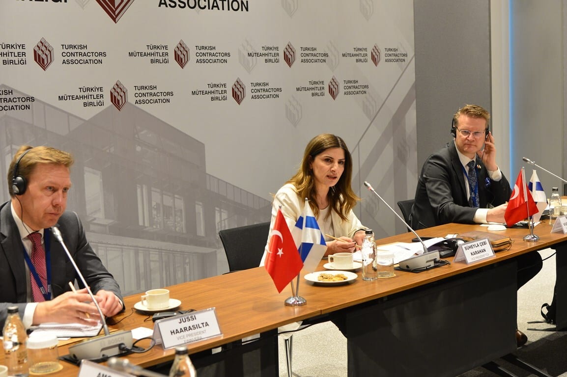 Table, Furniture, Tableware, Microphone, Coat, Chair, Desk, Interaction, Suit, Spokesperson